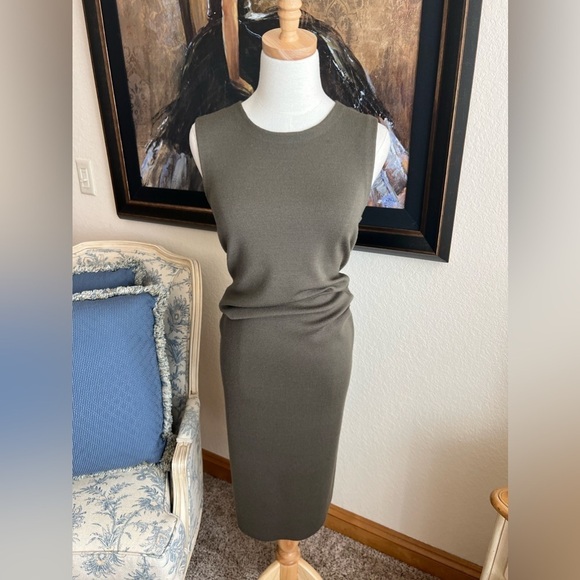Like New Theory Olive Maxi Dress Size M 100% Wool - Picture 1 of 7